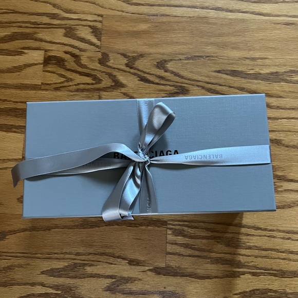 Balenciaga White Leather Oval BB Slides in 38 - Picture 8 of 10